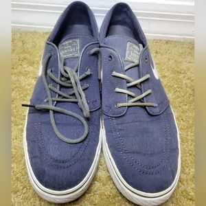 Nike Stefan Janoski Skateboarding Shoes For Men 10.5 (Gray-Blueish)